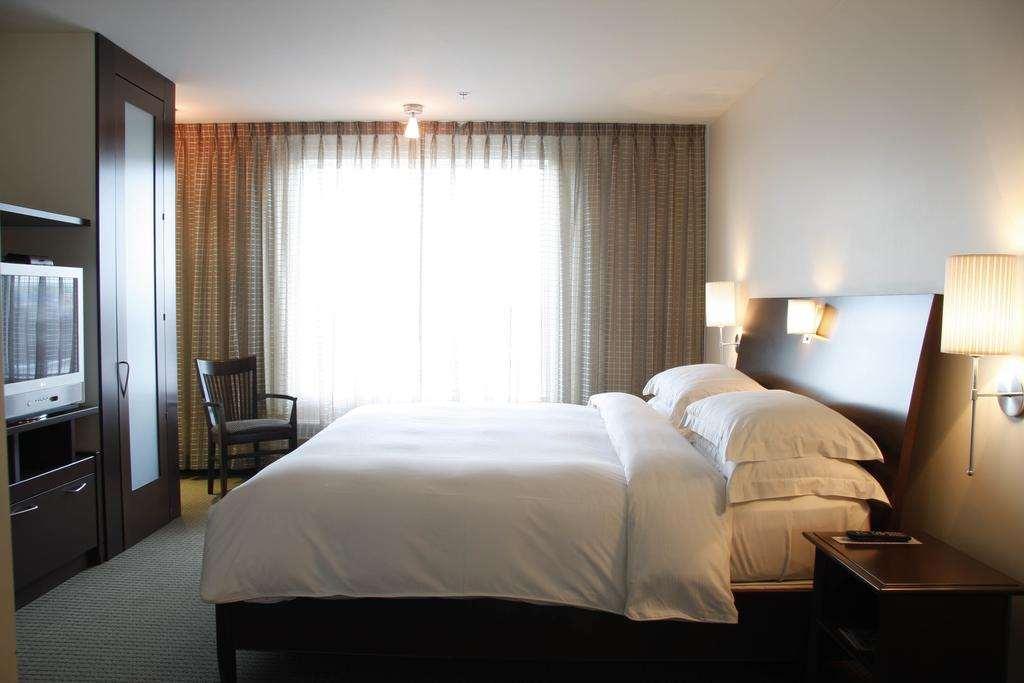 Hotel Mortagne Boucherville Exterior foto